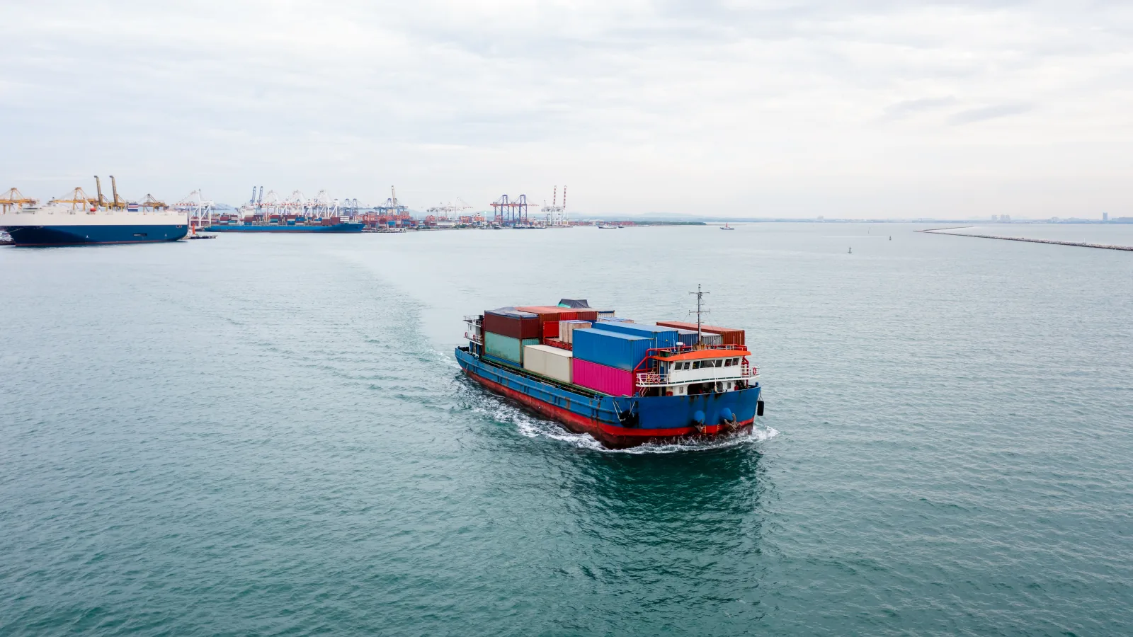Transpacific rates rise for a third week: Shanghai-US East Coast tops $9,500, Panama Canal surcharges begin in September